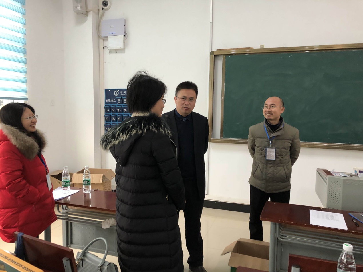 朱其现副董事长巡视考场